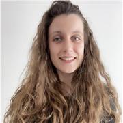 Insegnante di materie umanistiche alle scuole superiori con C2 di inglese dà ripetizioni di materie umanistiche, latino, inglese